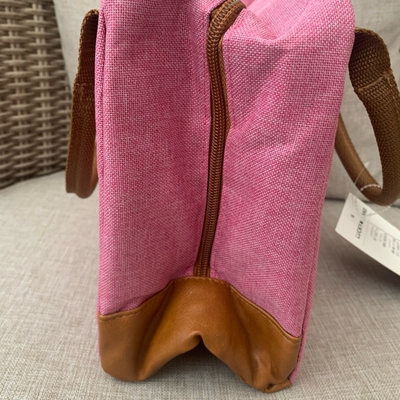 🍀 Lucky Brand Lunch Bag: Pink w/Brown Handles, Insulated Cooler, 10x8.5x6” - Picture 6 of 7